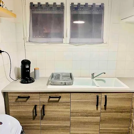 Face A La Διαμέρισμα Fleury (Aude)